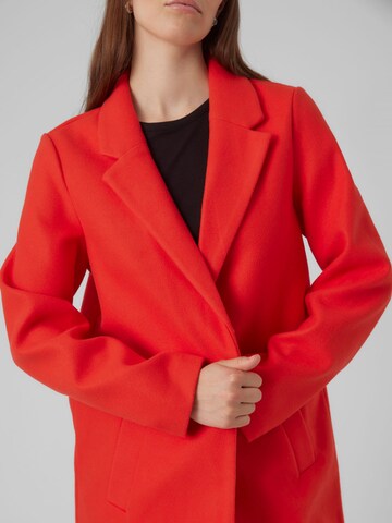 VERO MODA Tussenmantel in Rood