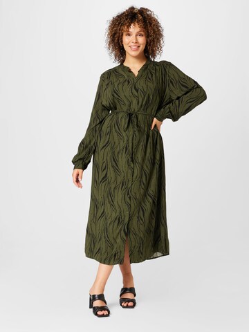 Robe-chemise 'BANNI' ONLY Carmakoma en vert : devant