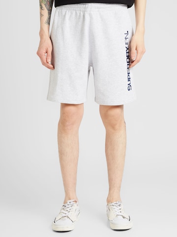 Superdry Loosefit Shorts in Grau: predná strana