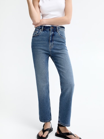 Pull&Bear Regular Jeans in Blauw: voorkant