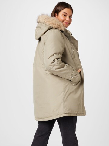 Vero Moda Curve Parka 'TROK' in Grün