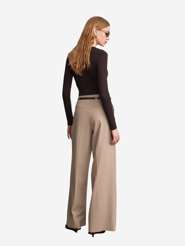 Wide leg Pantaloni di Dilvin in beige