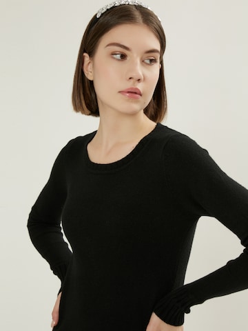 Influencer Pullover in Schwarz