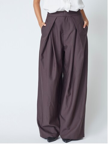 Wide Leg Pantalon à pince 'Zella' Soyaconcept en marron : devant