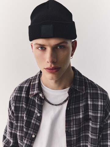 Căciulă de la Pull&Bear pe negru