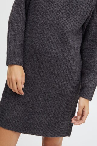 b.young - Vestido de punto en gris
