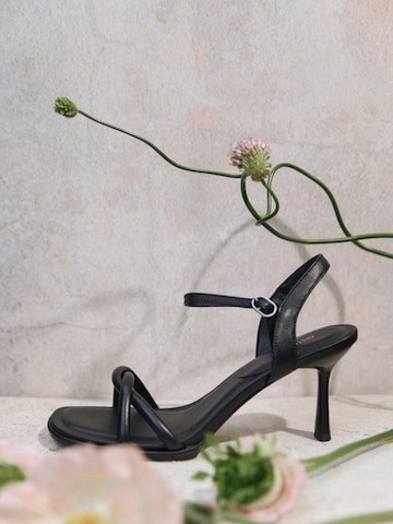 Estro Sandals '24061-6858' in Black