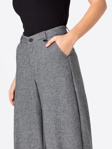 Wide leg Pantaloni chino 'Cinzia' di Gang in grigio