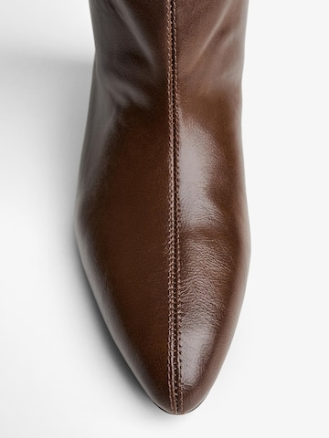 Bershka Boot in Brown