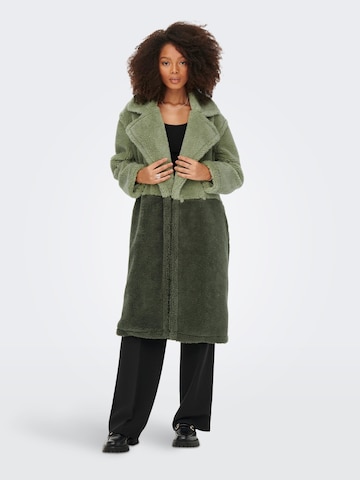 Manteau mi-saison 'Camilla' ONLY en vert