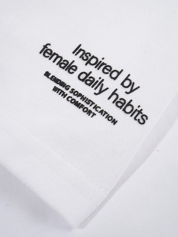 T-shirt 'EDGE' FEMSSY en blanc