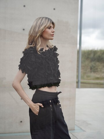 I want the moon Regular Trousers 'ELEVATE_ Lia' in Black