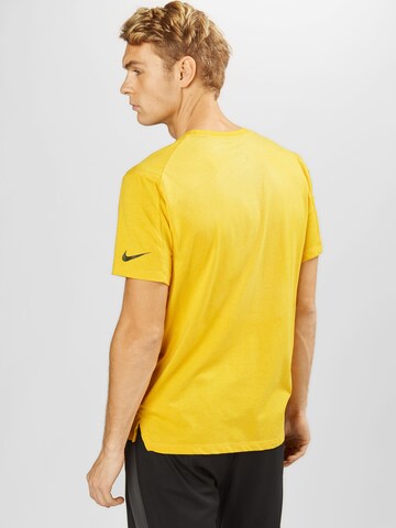 NIKE Rovný strih Funkčné tričko - Žltá