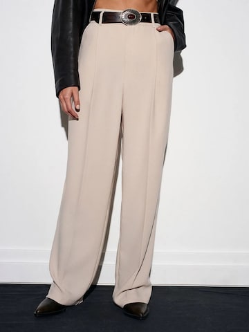 Dilvin Pants in Beige: front