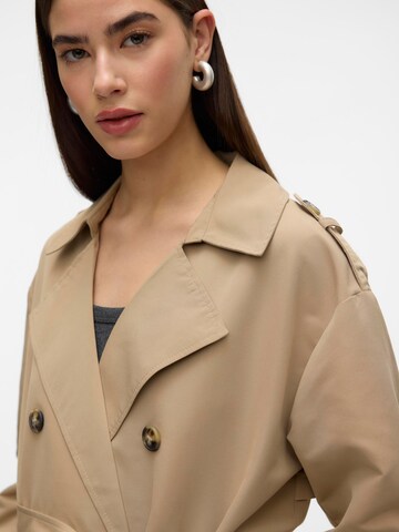 VERO MODA Overgangsfrakke 'Chloe' i beige