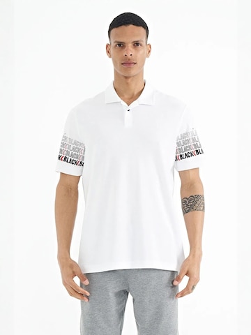 Tommy Life Shirt in White: front