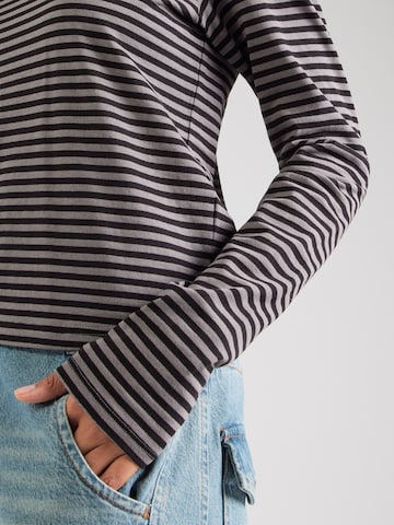 T-shirt WEEKDAY en gris