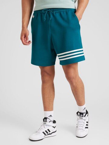 Loosefit Pantalon 'Neuclassics' ADIDAS ORIGINALS en vert : devant