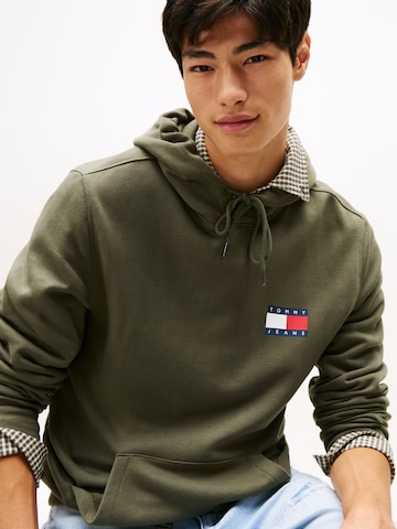 Tommy Jeans Sweatshirt 'ESSENTIAL' i grøn