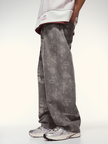 Bershka Baggy Farkut värissä harmaa