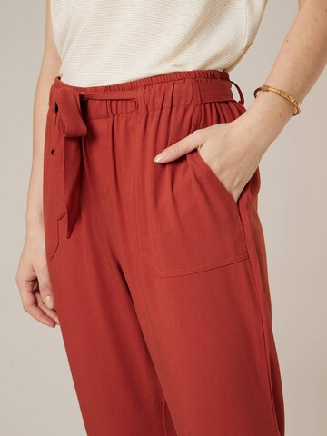 Coupe slim Pantalon Deeluxe en rouge