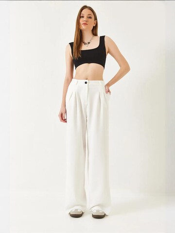 Bianco Lucci Wide leg Pleat-Front Pants in White