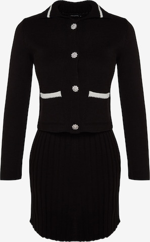 TrendyolKostim - crna boja: prednji dio