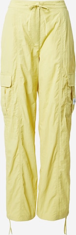 Calvin Klein Jeans - Loosefit Calças cargo em amarelo: frente