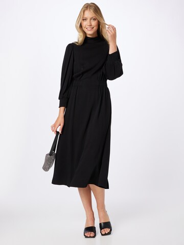 minimum Šaty 'LARADA' – černá