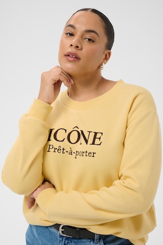 KAFFE CURVE Sweatshirt 'KCroselda' i gul