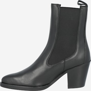 Toral Ankle Boots in Black