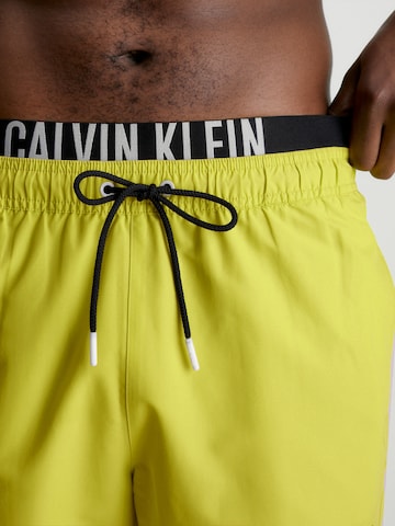 Calvin Klein Swimwear Kratke kopalne hlače | rumena barva