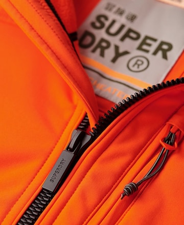 Superdry Superdry Softshell Trekker Kapuzenjacke in Orange