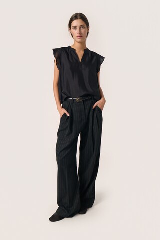 SOAKED IN LUXURY Bluse in Schwarz