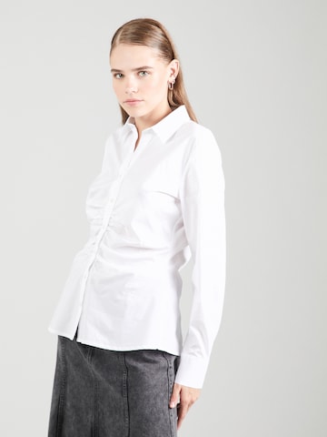 Emily Van Den Bergh - Blusa en blanco: frente