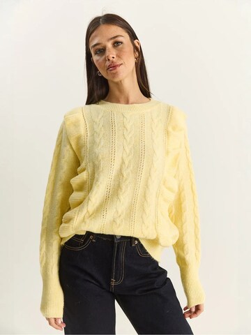 Pullover di Bianco Lucci in giallo: frontale