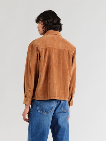 LEVI'S ® Демисезонная куртка в Коричневый