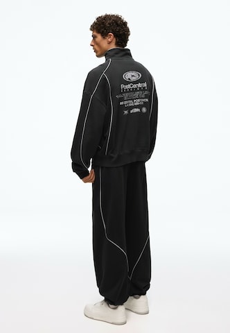 Tapered Pantaloni de la Bershka pe negru