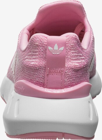 ADIDAS ORIGINALS - Sapatilha de corrida 'Swift Run 22' em rosa