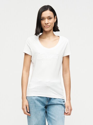 GUESS Μπλουζάκι σε λευκό: μπροστά