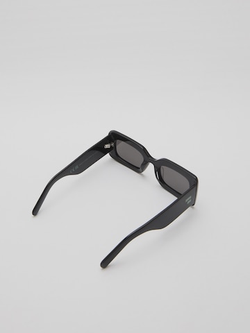 Pull&Bear Sunglasses in Black