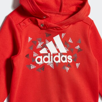 ADIDAS SPORTSWEAR Tepláková souprava 'Bagde of Sport Graphic' – šedá