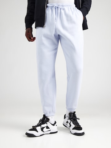 Effilé Pantalon 'Club' Nike Sportswear en blanc : devant