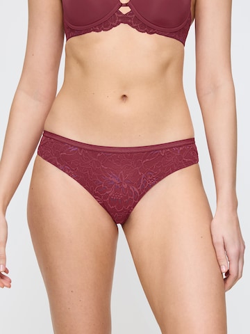 Slip ' Red Label Amourette Charm ' TRIUMPH en rouge : devant