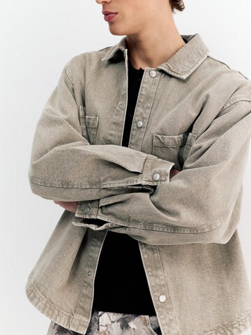 Veste mi-saison Pull&Bear en gris