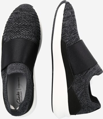 CLARKS Belebújós cipők 'Un Rio' - fekete