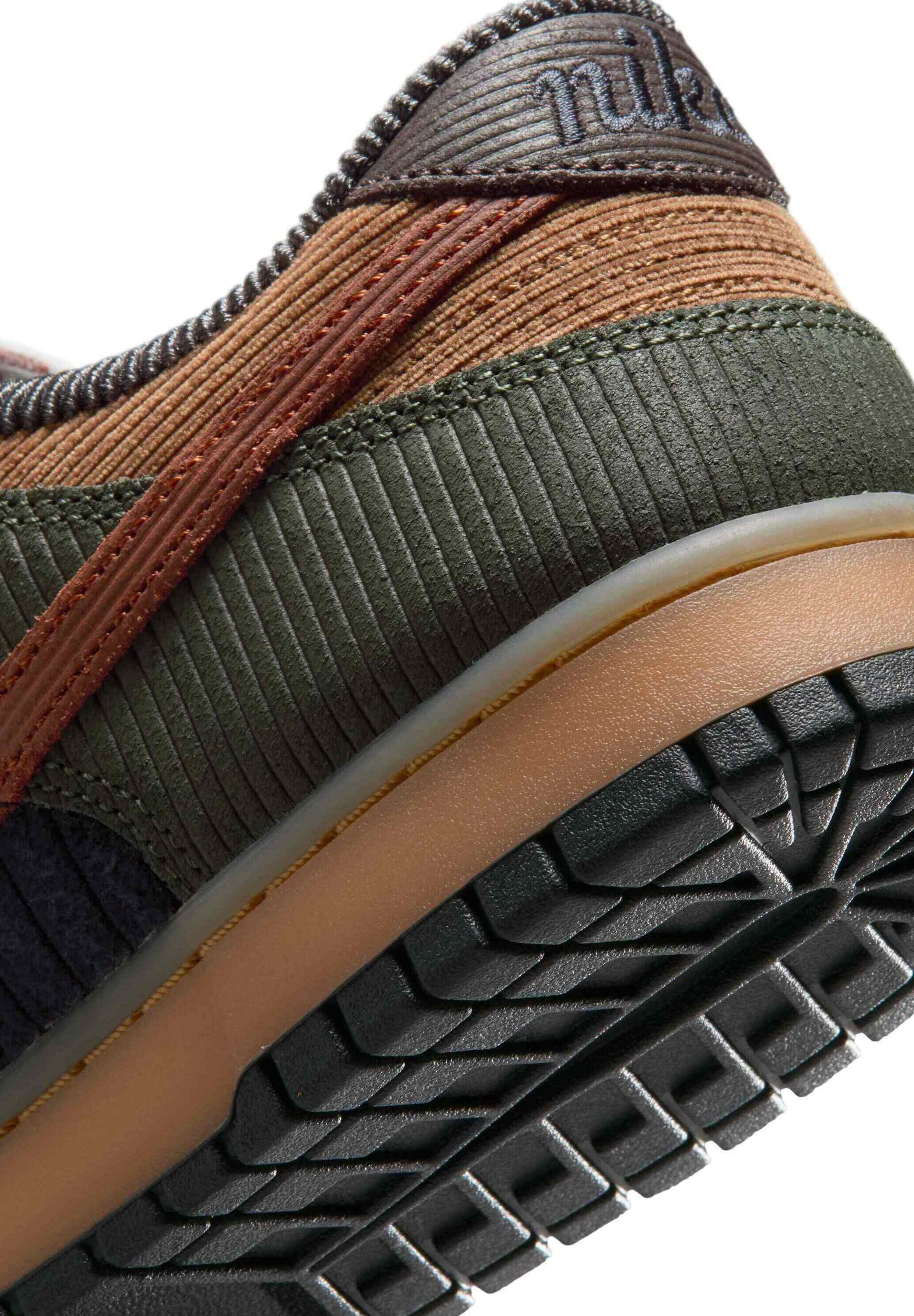 Nike Sportswear Platform trainers 'Dunk Low Retro Premium' in Brown