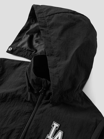 NAME IT Φθινοπωρινό και ανοιξιάτικο μπουφάν 'NKMMAC' σε μαύρο