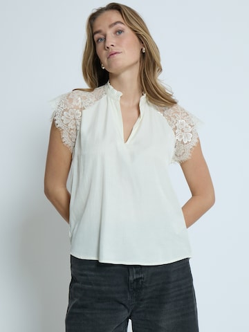 Peppercorn Blouse 'Kia' in Wit: voorkant