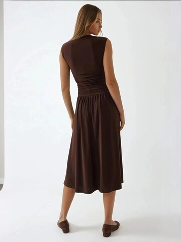 Hiccup Dress 'Midi' in Brown
